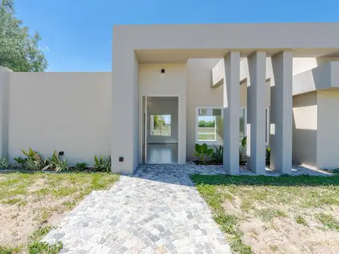Casa en Venta con 2 cocheras