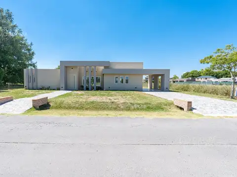 Casa en Venta con 2 cocheras