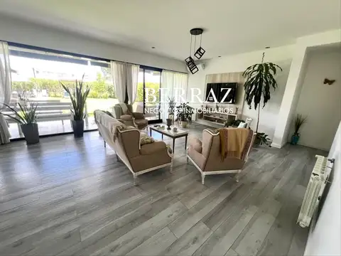 Casa 6 ambientes con 4 baños