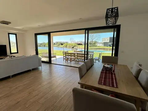 CASA EN VENTA EN EL CANTON NORTE - ESCOBAR