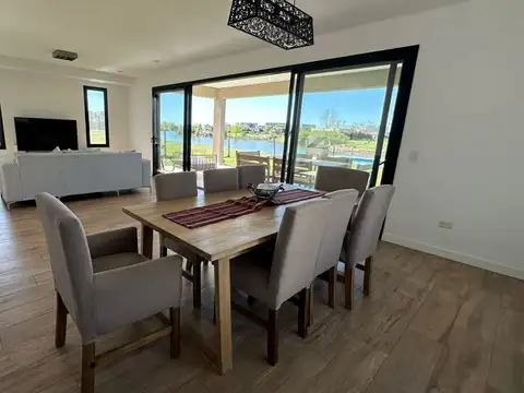 Casa 7 ambientes con 3 baños