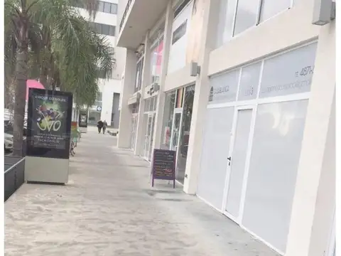 Local en alquiler y venta North Coral Plaza