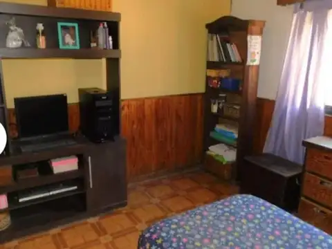 Casa 3 ambientes con  cochera en Longchamps