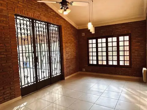Casa 5 ambientes con 5 baños