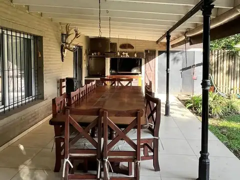 Casa en Alquiler Temporal con 4 cocheras