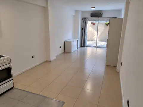 VENTA MONOAMBIENTE CON PATIO PROPIO – MONTE CASTRO