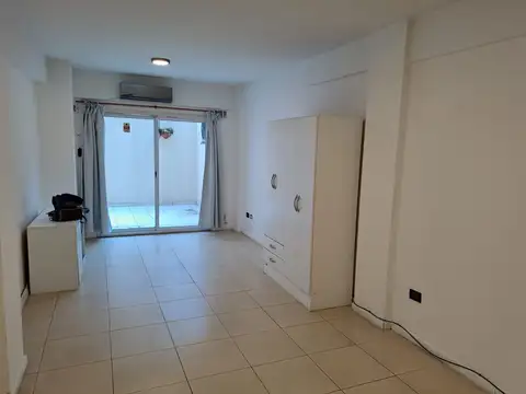 VENTA MONOAMBIENTE CON PATIO PROPIO – MONTE CASTRO