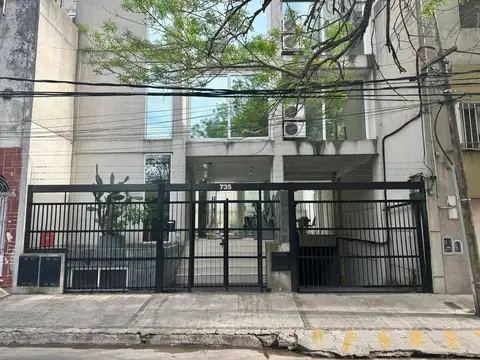 Oficina en alquiler ubicada a metros de Av. del Libertador y Av. Gral. Paz.