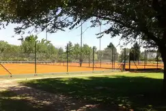 Actividades deportivas futbol, paddle, tenis, basquet, hockey en Ayres de Pilar en Panamericana Ramal Pilar km 43.5  en Pilar, Buenos Aires