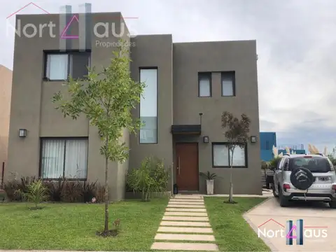 Hermosa casa amoblada en venta en Vila Marina 1