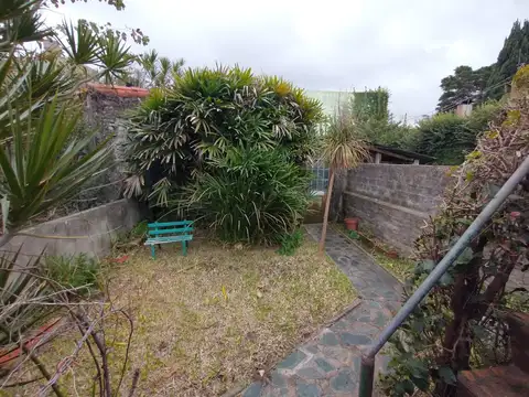 Casa de dos dormitorios, parque al fondo, excelente ubicacion.