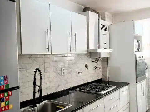 Departamento 3 ambientes balcon al frente con dependencia zona comercial Flores Apto Credito.