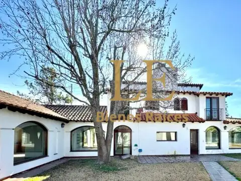 Casa en Venta con 5 cocheras