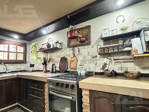 Casa en Venta con 3 cocheras