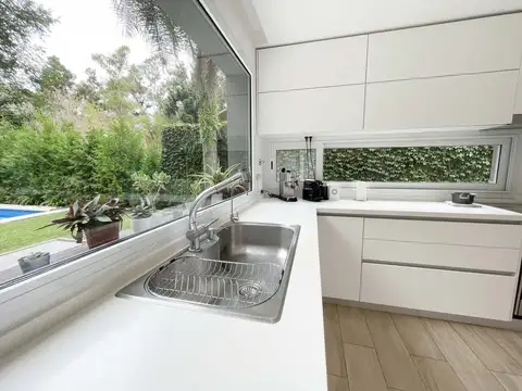 Casa 5 ambientes con 3 baños
