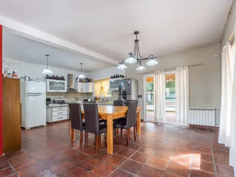 Casa 7 ambientes con 3 baños