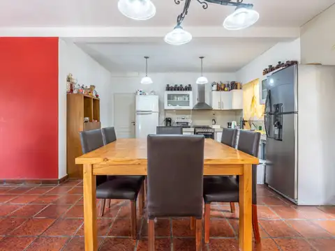 Casa en Venta con 3 cocheras
