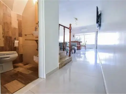 Depto Tipo Casa 4 ambientes con 3 baños