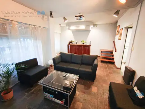 Casa en Venta con 2 cocheras