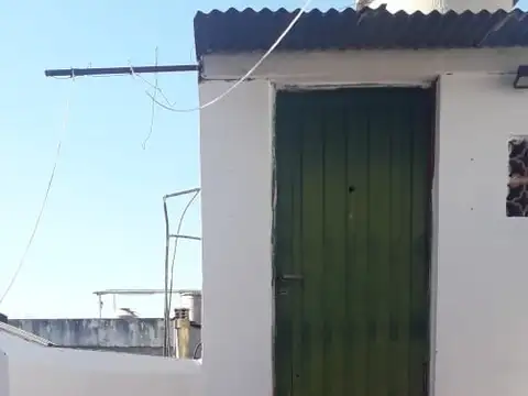 CASA LOTE PROPIO DE 6 AMBIENTES CON PATIO CUBIERTO, TERRAZA CON BAULERA,200M2 CUBIERTOS.