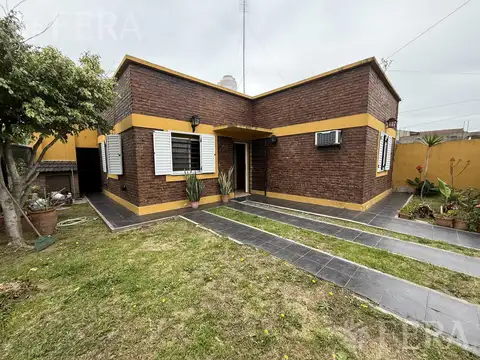 Venta casa 4 ambientes con patio en Quilmes Oeste