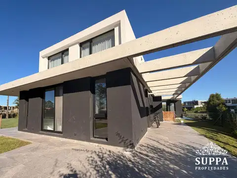 Casa en Venta en Laguna Grande, USD 845.000
