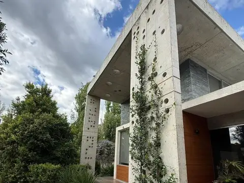 Casa en Venta en Funes, USD 1.980.000