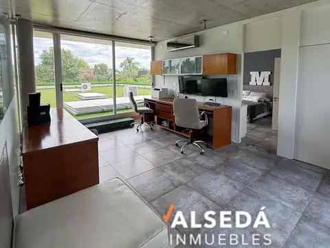 Casa en Venta con 4 cocheras