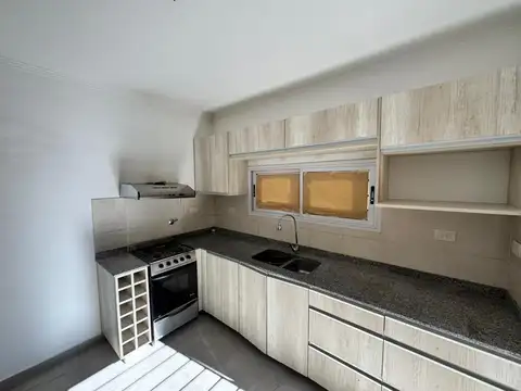 Depto Tipo Casa en Alquiler con 1 cocheras