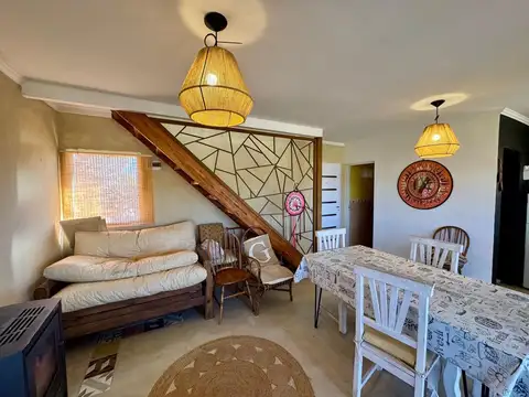 Casa 4 ambientes con 2 baños