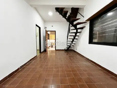Depto Tipo Casa en Alquiler con 1 cocheras