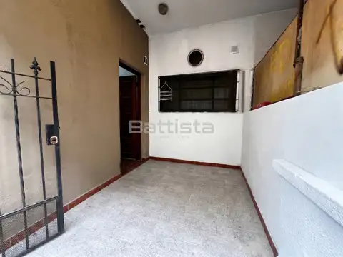 Depto Tipo Casa en Alquiler en Villa Sarmiento, $ 650.000