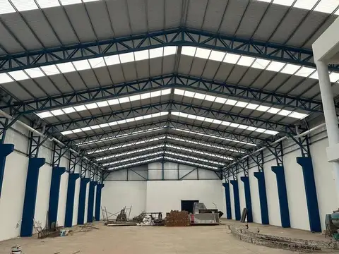 NAVE INDUSTRIAL EN VENTA! BATLLE ORDOÑEZ - RUTA 18