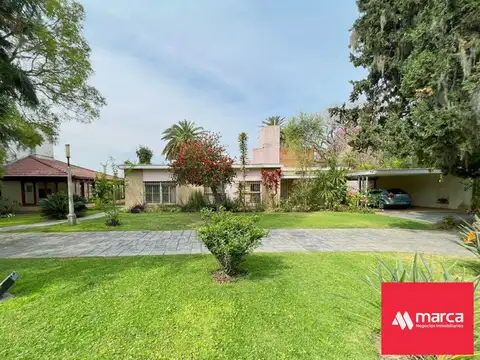 VENTA - Casa 3 Dormitorios, Jardín y Piscina,  Alberdi, Rosario