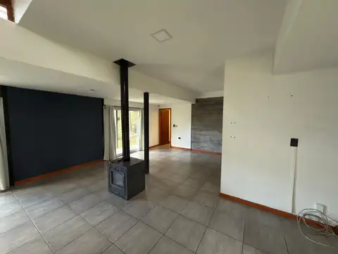 Casa 5 ambientes con 2 baños