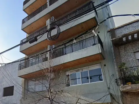 Dpto monoambiente en alquiler al frente con amplio balcon super luminoso bajas expensas