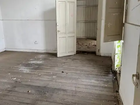 Casa 6 ambientes con 2 baños