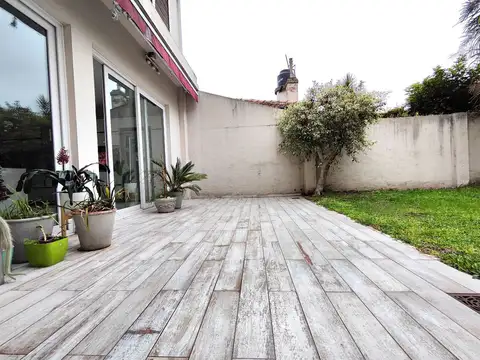 Depto Tipo Casa 4 ambientes con 3 baños