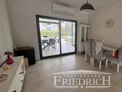 Casa 5 ambientes con 4 baños