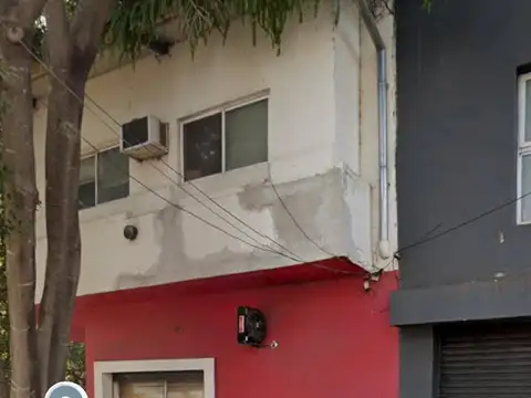 Olivos : Excelente  oficina  en  Alquiler 1er  piso  por  escalera  a 100 m de Avenida Maipu