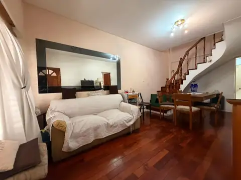 Depto Tipo Casa en Venta 42 años