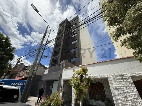 Sarmiento 2600, Piso 1