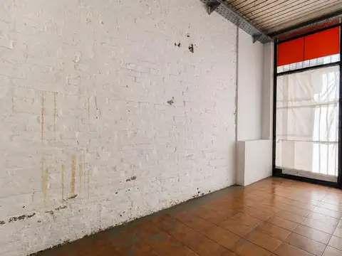 Excelente local doble vidriera - Le Brique Propiedades -