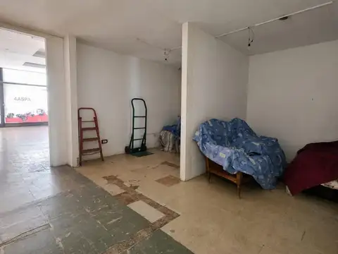 Excelente local doble vidriera - Le Brique Propiedades -