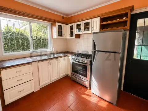 Casa 5 ambientes con 2 baños