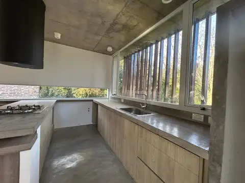 Casa 2 ambientes con 1 baño