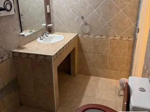 Casa 2 ambientes con 1 baño