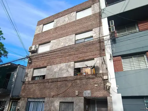 Monoambiente. Echesortu. Patio.Parrillero