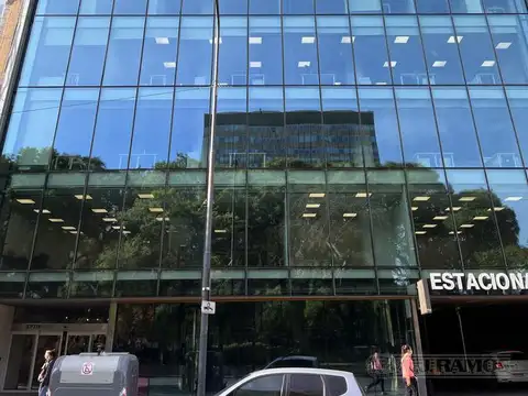 Oficina AAA  sobre Av. 9 de julio con Jardín