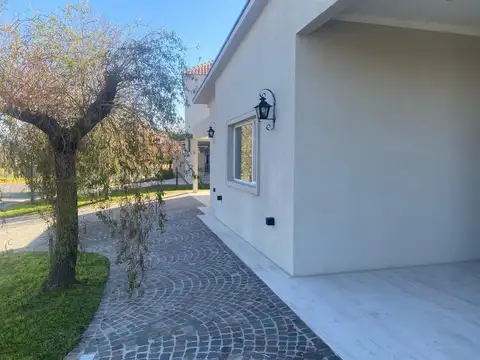 Casa en Venta en El Cazal, USD 249.000